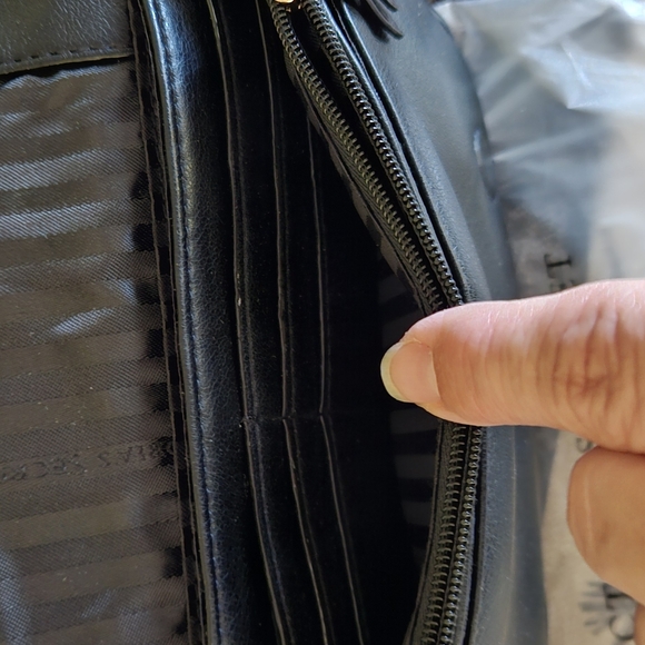 BNWT VICTORIA SECRET PHONE WRISTLET - Picture 4 of 10